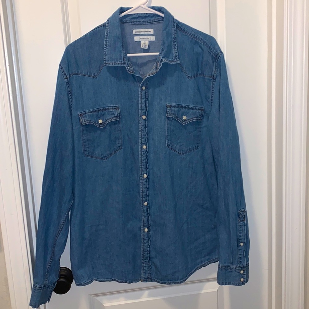 Amazon Esstentials it is used but a beautiful Denim shirt